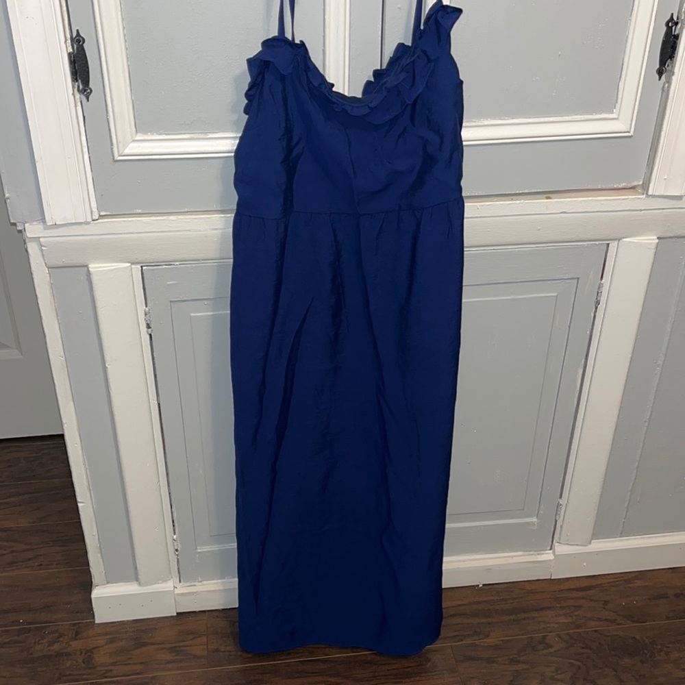 A beautiful navy dress. Great for a casual night out! Never worn.